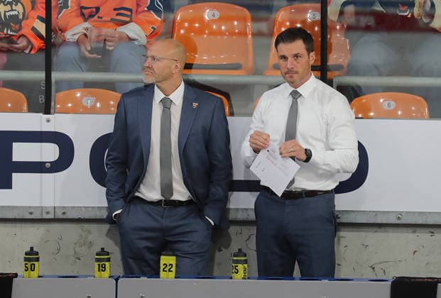 Co trainer Tylor Dietrich , rechts Eishockey, DEL, Penny DEL, Herren, Maenner, Saison 2026 2027 Grizzlys Wolfsburg gegen Schwenninger Wild Wings