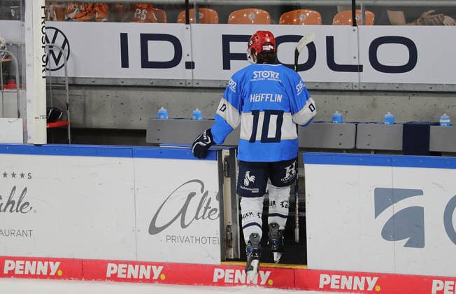 Mirko Hoefflin (Schwenninger Wild Wings) Eishockey, DEL, Penny DEL, Herren, Maenner, Saison 2026 2027 Grizzlys Wolfsburg gegen Schwenninger Wild Wings