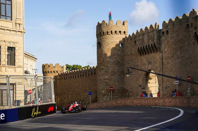 FORMULA 1 AZERBAIJAN GRAND PRIX 2026 Charles Leclerc (MON) 16 Ferrari qualifying during the Formula 1 Qatar Airways Azerbaijan Grand Prix 2026, Round 15 of the 2026 Formula 1 World Championship, WM, Weltmeisterschaft from 24th - 26th September 2026 at the Baku City Circuit, Baku, Azerbaijan. Credit: Robbie Hoad Every Second Media Editorial use only. All images are copyright Every Second Media Limited. No images may be reproduced without prior permission. Copyright: xIMAGO EveryxSecondxMediax ESM-2183-0361 RobbiexHoadx xEveryxSecondxMediax