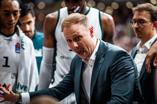 Jacques Schneider (Headcoach Gladiators Trier) in der Auszeit, Emotionen, Geste, Gestik, Mimik Vet Concept Gladiators Trier vs Telekom Baskets Bonn, Basketball, easyCredit BBL, 2. Spieltag, Saison 2026 2027, 25.09.2026 Vet Concept Gladiators Trier vs Telekom Baskets Bonn, Basketball, easyCredit BBL, 2. Spieltag, Saison 2026 2027, 25.09.2026 Copyright: xEibnerxPressefotox EP_ANS