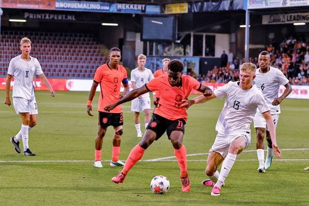 DEVENTER , 25-09-2026 , Stadium De Adelaarshorst , season 2026 2027 , EURO U-21 Qualification football . match between Netherlands U-21 and Norway U-21, Picture shows Netherlands U21, U 21 player Ernest Poku vs Norway U21 player Rasmus Holten Netherlands U21 - Norway U21  x207558170x Copyright: