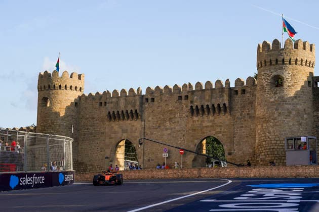 FORMULA 1 AZERBAIJAN GRAND PRIX 2026 Oscar Piastri (AUS) 81 McLaren qualifying during the Formula 1 Qatar Airways Azerbaijan Grand Prix 2026, Round 15 of the 2026 Formula 1 World Championship, WM, Weltmeisterschaft from 24th - 26th September 2026 at the Baku City Circuit, Baku, Azerbaijan. Credit: Robbie Hoad Every Second Media Editorial use only. All images are copyright Every Second Media Limited. No images may be reproduced without prior permission. Copyright: xIMAGO EveryxSecondxMediax ESM-2183-0368 RobbiexHoadx xEveryxSecondxMediax