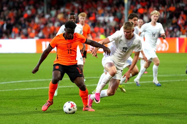 European Championship, EM, Europameisterschaft Qualifier: The Netherlands U21, U 21 v Norway U21 Deventer - Ernest Poku of The Netherlands U21, Rasmus Holten of Norway U21 during matchday 10 of the 2026 2027 European Championship Qualifier. The match is set between The Netherlands U21 and Norway U21 at De Adelaarshorst on 25 September 2026 in Deventer, Netherlands. (Hero Images Yannick Verhoeven) Copyright: xYannickxVerhoevenx