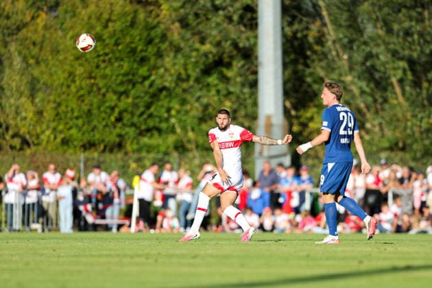 Julian Gaston Chabot (VfB Stuttgart, 24) mit einer Flanke GER, VfB Stuttgart vs. 1. FC Heidenheim 1846, Fussball, Freundschaftsspiel, Spielzeit 2026 2027, 25.09.2026 GER, VfB Stuttgart vs. 1. FC Heidenheim 1846, Fussball, Freundschaftsspiel, Spielzeit 2026 2027, 25.09.2026 Beutelsbach Copyright: xEibner-Pressefoto SoerenxHerwegx EP_SHG