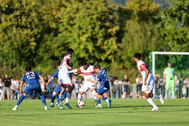 Duell um den Ball zwischen Deniz Undav (VfB Stuttgart, 26) und Yannik Wagner (1. FC Heidenheim 1846 e. V., 38) GER, VfB Stuttgart vs. 1. FC Heidenheim 1846, Fussball, Freundschaftsspiel, Spielzeit 2026 2027, 25.09.2026 GER, VfB Stuttgart vs. 1. FC Heidenheim 1846, Fussball, Freundschaftsspiel, Spielzeit 2026 2027, 25.09.2026 Beutelsbach Copyright: xEibner-Pressefoto SoerenxHerwegx EP_SHG