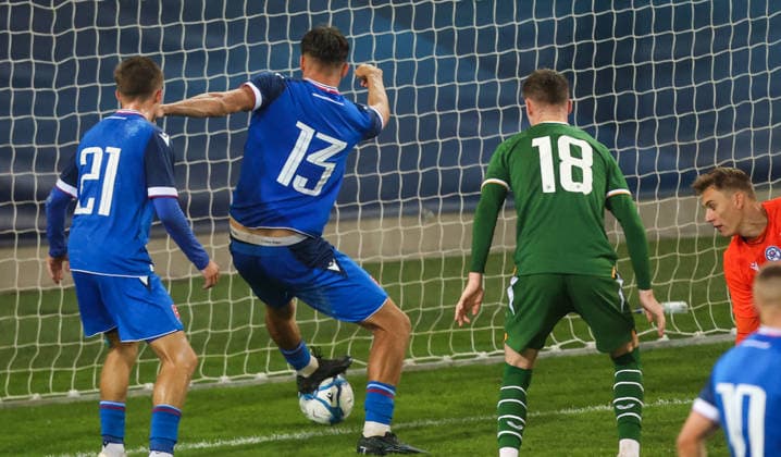 2027 UEFA Under 21 European Qualifier, Kosicka Futbalova Arena, Kosice, Slovakia 25 9 2026 Slovakia vs Republic of Ireland Slovakia™s Jakub Pira is unable to stop Ireland™s Sean Grehan scoring their second goal from a header Jakub Pira is unable to stop Sean Grehan scoring their second goal from a header 25 9 2026  Copyright: xAleksandarxDjorovicx AS4A3273