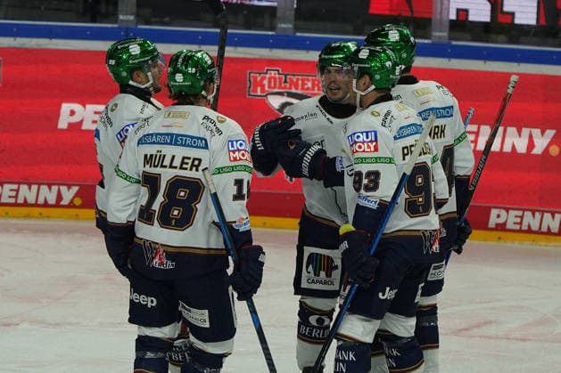 Köln, DEL, Saison 2026 2027, Kölner Haie vs Eisbären Berlin , 25.09.2026. Lanxessarena Köln, Eisbären Berlin, jubeln