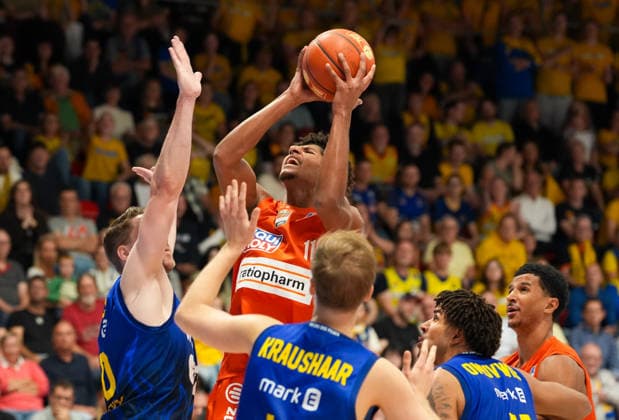 Meissa Faye (Ratiopharm Ulm, 11) zieht zum Korb. GER, Phoenix Hagen vs ratiopharm Ulm, easyCredit BBL, 2. Spieltag, Saison 2026-27, Krollmann Arena, Hagen, 25.09.2026 Foto: HMB Media Scott W. Coleman Copyright: HMBxMedia xScottxW.xColeman