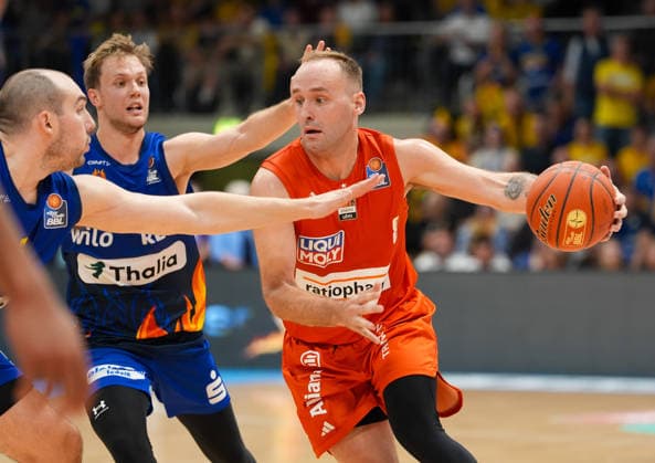 Devin Schmidt (Ratiopharm Ulm, 8) am Ball. GER, Phoenix Hagen vs ratiopharm Ulm, easyCredit BBL, 2. Spieltag, Saison 2026-27, Krollmann Arena, Hagen, 25.09.2026 Foto: HMB Media Scott W. Coleman Copyright: HMBxMedia xScottxW.xColeman