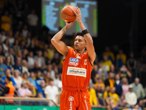 Michael Rataj (Ratiopharm Ulm, 12) wirft auf den Korb. GER, Phoenix Hagen vs ratiopharm Ulm, easyCredit BBL, 2. Spieltag, Saison 2026-27, Krollmann Arena, Hagen, 25.09.2026 Foto: HMB Media Scott W. Coleman Copyright: HMBxMedia xScottxW.xColeman