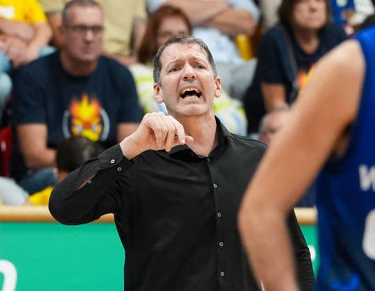 Ty Harrelson (Ratiopharm Ulm, Cheftrainer) reagiert. GER, Phoenix Hagen vs ratiopharm Ulm, easyCredit BBL, 2. Spieltag, Saison 2026-27, Krollmann Arena, Hagen, 25.09.2026 Foto: HMB Media Scott W. Coleman Copyright: HMBxMedia xScottxW.xColeman
