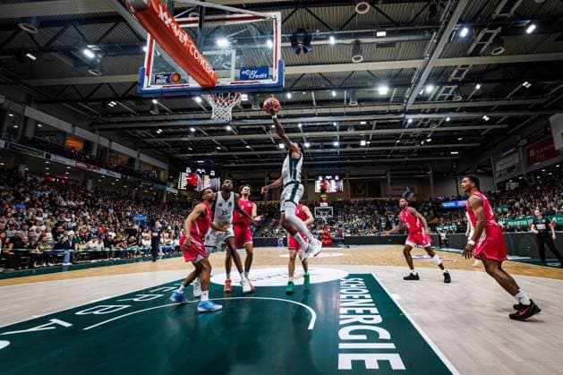 Eli Brooks (Gladiators Trier) trifft unterm Korb, Aktion Action Vet Concept Gladiators Trier vs Telekom Baskets Bonn, Basketball, easyCredit BBL, 2. Spieltag, Saison 2026 2027, 25.09.2026 Vet Concept Gladiators Trier vs Telekom Baskets Bonn, Basketball, easyCredit BBL, 2. Spieltag, Saison 2026 2027, 25.09.2026 Copyright: xEibnerxPressefotox EP_ANS