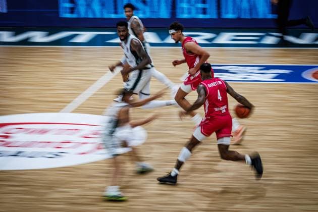 Tylan Birts (Telekom Baskets Bonn) im Zweikampf mit Jordan Roland (Gladiators Trier), Ejiofor Onu (Gladiators Trier), Justin Simon (Gladiators Trier), Aktion Action Vet Concept Gladiators Trier vs Telekom Baskets Bonn, Basketball, easyCredit BBL, 2. Spieltag, Saison 2026 2027, 25.09.2026 Vet Concept Gladiators Trier vs Telekom Baskets Bonn, Basketball, easyCredit BBL, 2. Spieltag, Saison 2026 2027, 25.09.2026 Copyright: xEibnerxPressefotox EP_ANS