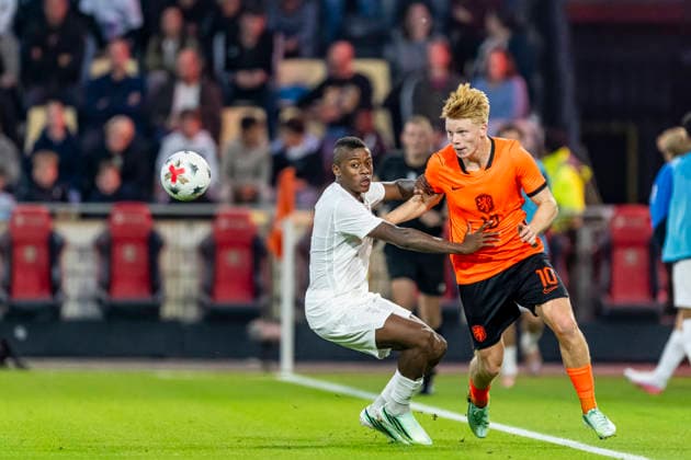 DEVENTER - (l-r) Noorwegen midfielder Tobias Moi and Nederland midfielder Kees Smit during the UEFA EK qualification match between Jong Nederland and Jong Noorwegen at De Adelaarshorst on 25 September 2026 in Deventer, Nederland. (Photo by DeFodi Images) -