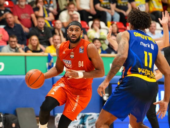 Armel Traore (Ratiopharm Ulm, 94) am Ball. GER, Phoenix Hagen vs ratiopharm Ulm, easyCredit BBL, 2. Spieltag, Saison 2026-27, Krollmann Arena, Hagen, 25.09.2026 Foto: HMB Media Scott W. Coleman Copyright: HMBxMedia xScottxW.xColeman