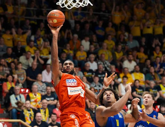 Armel Traore (Ratiopharm Ulm, 94) wirft auf den Korb. GER, Phoenix Hagen vs ratiopharm Ulm, easyCredit BBL, 2. Spieltag, Saison 2026-27, Krollmann Arena, Hagen, 25.09.2026 Foto: HMB Media Scott W. Coleman Copyright: HMBxMedia xScottxW.xColeman