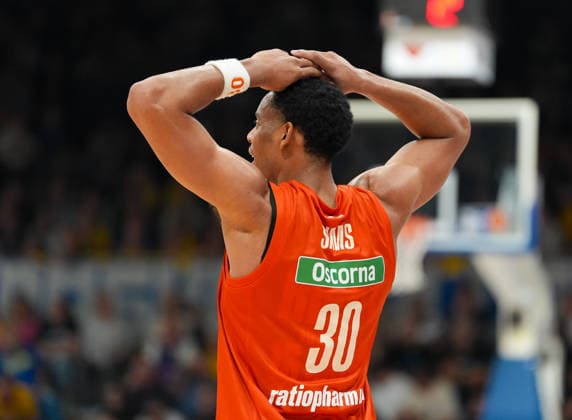 Jaylen Sims (Ratiopharm Ulm, 30) reagiert. GER, Phoenix Hagen vs ratiopharm Ulm, easyCredit BBL, 2. Spieltag, Saison 2026-27, Krollmann Arena, Hagen, 25.09.2026 Foto: HMB Media Scott W. Coleman Copyright: HMBxMedia xScottxW.xColeman