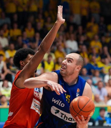 Cameron Krutwig (Phoenix Hagen, 25) sucht nach einer Wurfmoeglichkeit. GER, Phoenix Hagen vs ratiopharm Ulm, easyCredit BBL, 2. Spieltag, Saison 2026-27, Krollmann Arena, Hagen, 25.09.2026 Foto: HMB Media Scott W. Coleman Copyright: HMBxMedia xScottxW.xColeman