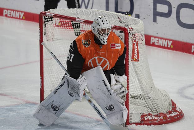 Hannibal Weitzmann (Grizzlys Wolfsburg) Eishockey, DEL, Penny DEL, Herren, Maenner, Saison 2026 2027 Grizzlys Wolfsburg gegen Schwenninger Wild Wings