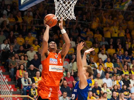 Jaylen Sims (Ratiopharm Ulm, 30) wirft auf den Korb. GER, Phoenix Hagen vs ratiopharm Ulm, easyCredit BBL, 2. Spieltag, Saison 2026-27, Krollmann Arena, Hagen, 25.09.2026 Foto: HMB Media Scott W. Coleman Copyright: HMBxMedia xScottxW.xColeman