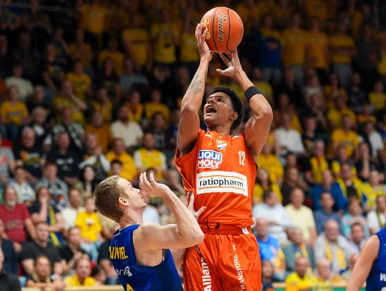 Michael Rataj (Ratiopharm Ulm, 12) wirft auf den Korb. GER, Phoenix Hagen vs ratiopharm Ulm, easyCredit BBL, 2. Spieltag, Saison 2026-27, Krollmann Arena, Hagen, 25.09.2026 Foto: HMB Media Scott W. Coleman Copyright: HMBxMedia xScottxW.xColeman