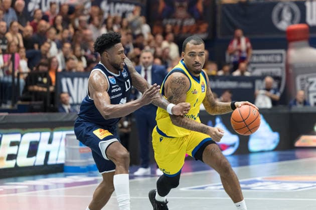 Anthony Gaines (MBC, 11), Pierre Brooks II (Jena, 1), Syntainics MBC vs. Science City Jena, BBL, Basketball Männer, 1. Bundesliga, 2. Spieltag, Saison 2026 27, 25.09.2026. Weißenfels Stadthalle Sachsen-Anhalt Deutschland