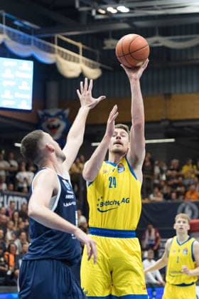 Kresimir Nikic (MBC. 9), Tanner Stuckman (Jena, 24), Syntainics MBC vs. Science City Jena, BBL, Basketball Männer, 1. Bundesliga, 2. Spieltag, Saison 2026 27, 25.09.2026. Weißenfels Stadthalle Sachsen-Anhalt Deutschland