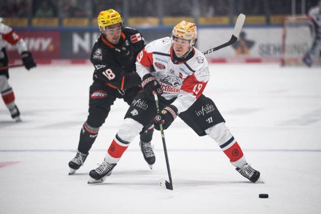 Eric Uba (Loewen Frankfurt, 18), Austin Magera (Nuernberg Ice Tigers, 19) GER, Loewen Frankfurt vs. Nuernberg Ice Tigers, Eishockey, Penny DEL, 3. Spieltag, Saison 2026 2027, 25.09.2026 Eibner-Pressefoto Attila Ziga GER, Loewen Frankfurt vs. Nuernberg Ice Tigers, Eishockey, Penny DEL, 3. Spieltag, Saison 2026 2027, 25.09.2026 Frankfurt Copyright: xEibner-Pressefotox EP_AZA