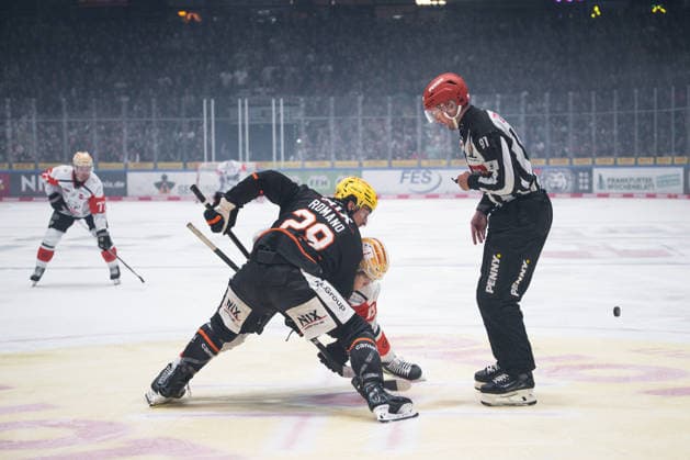 Anthony Romano (Loewen Frankfurt, 29) GER, Loewen Frankfurt vs. Nuernberg Ice Tigers, Eishockey, Penny DEL, 3. Spieltag, Saison 2026 2027, 25.09.2026 Eibner-Pressefoto Attila Ziga GER, Loewen Frankfurt vs. Nuernberg Ice Tigers, Eishockey, Penny DEL, 3. Spieltag, Saison 2026 2027, 25.09.2026 Frankfurt Copyright: xEibner-Pressefotox EP_AZA