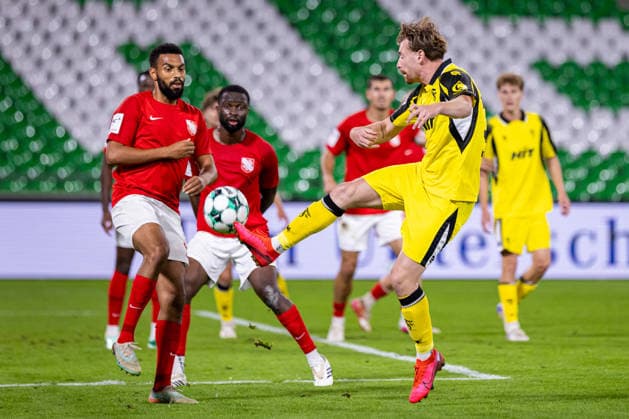 (L-R) Jesse Tugbenyo (TSV Havelse, 33) im Zweikampf mit Jannik Mause (SC Fortuna Koeln, 37) GER, TSV Havelse vs. SC Fortuna Koeln, Fussball, 3. Liga, 7. Spieltag, Spielzeit 2026 2027, 25.09.2026 DFL Regulations prohibit any use of photographers as image sequences and or quasi-video. GER, TSV Havelse vs. SC Fortuna Koeln, Fussball, 3. Liga, 7. Spieltag, Spielzeit 2026 2027, 25.09.2026 Hannover Copyright: xEibner-Pressefoto JanxRollingerx EP_JSK