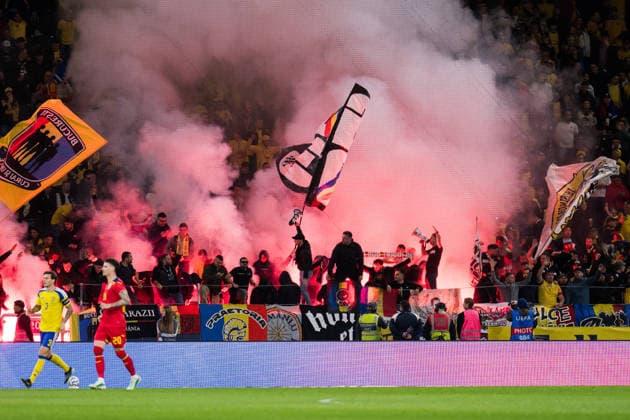 260925 Fans of Romania light flares during the Nations League football match between Sweden and Romania on September 25, 2026 in Stockholm. Photo: Emma Wallskog BILDBYRAN kod EW JM0854 bbeng fotboll football soccer fotball nations league uefa nations league sverige sweden sverige a rumänien romania publik pyro pyroteknik Copyright: EMMAxWALLSKOG BB260925EW019