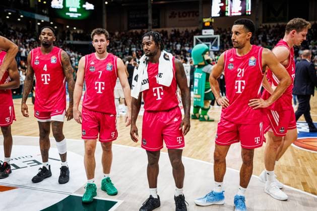 Jeff Garret Jr (Telekom Baskets Bonn), Grayson Murphy (Telekom Baskets Bonn), John Michael Wright (Telekom Baskets Bonn), Joel Aminu (Telekom Baskets Bonn), Patrick Heckmann (Telekom Baskets Bonn), Trauer, enttaeuscht, Emotionen Vet Concept Gladiators Trier vs Telekom Baskets Bonn, Basketball, easyCredit BBL, 2. Spieltag, Saison 2026 2027, 25.09.2026 Vet Concept Gladiators Trier vs Telekom Baskets Bonn, Basketball, easyCredit BBL, 2. Spieltag, Saison 2026 2027, 25.09.2026 Copyright: xEibnerxPressefotox EP_ANS