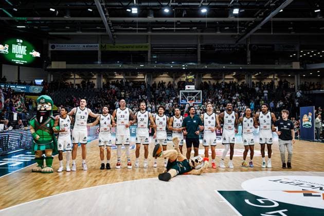 Die Gladiators feiern den Sieg, Jubel, Freude, Emotionen Vet Concept Gladiators Trier vs Telekom Baskets Bonn, Basketball, easyCredit BBL, 2. Spieltag, Saison 2026 2027, 25.09.2026 Vet Concept Gladiators Trier vs Telekom Baskets Bonn, Basketball, easyCredit BBL, 2. Spieltag, Saison 2026 2027, 25.09.2026 Copyright: xEibnerxPressefotox EP_ANS