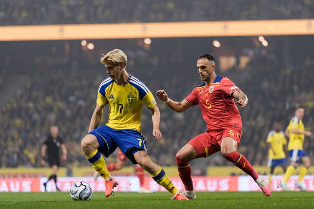 260925 Lucas Bergvall of Sweden and Virgil GhiÅ£Äƒ of Romania during the Nations League football match between Sweden and Romania on September 25, 2026 in Stockholm. Photo: Joel Marklund BILDBYRAN kod JM JM0854 bbeng fotboll football soccer fotball nations league uefa nations league sverige sweden sverige a rumänien romania Copyright: JOELxMARKLUND BB260925JM015
