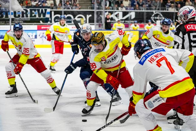 Carter Turnbull (Duesseldorfer EG, 98), GER, Ravensburg Towerstars vs. Duesseldorfer EG, Eishockey, DEL2 Hauptrunde, 3. Spieltag, Spielzeit 2026 2027, 25.09.2026 GER, Ravensburg Towerstars vs. Duesseldorfer EG, Eishockey, DEL2 Hauptrunde, 3. Spieltag, Spielzeit 2026 2027, 25.09.2026 Ravensburg Copyright: xEibner-Pressefoto MaximilianxRistx EP_MRT