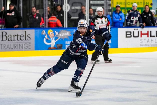 Simon Sezemsky (Towerstars Ravensburg, 93), GER, Ravensburg Towerstars vs. Duesseldorfer EG, Eishockey, DEL2 Hauptrunde, 3. Spieltag, Spielzeit 2026 2027, 25.09.2026 GER, Ravensburg Towerstars vs. Duesseldorfer EG, Eishockey, DEL2 Hauptrunde, 3. Spieltag, Spielzeit 2026 2027, 25.09.2026 Ravensburg Copyright: xEibner-Pressefoto MaximilianxRistx EP_MRT