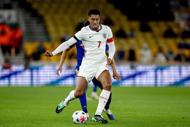 U21, U 21 England v U21 Kazakhstan, U21 UEFA EUROPEAN CHAMPIONSHIPS, Qualifier England U21 Midfielder Jobe Bellingham on ball during the U21 UEFA EUROPEAN CHAMPIONSHIPS qualification match between U21 England and U21 Kazakhstan at Molineux, Wolverhampton, UK on 25 September 2026. Wolverhampton Molineux West Midlands UK Editorial use only , Copyright: xManjitxNarotrax PSI-24944-0014