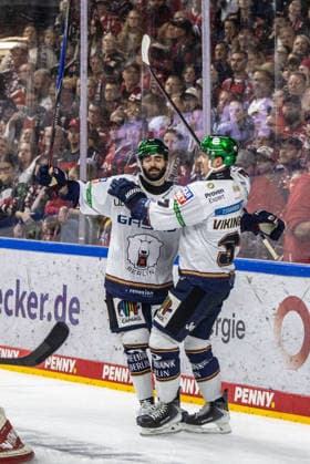 Markus Vikingstad (Eisbaeren Berlin, 37) freut sich nach seinem Tor Koelner Haie vs. Eisbaeren Berlin, Eishockey, Penny DEL, Spieltag 03, 2026 2027, 25.09.2026 Koelner Haie vs. Eisbaeren Berlin, Eishockey, Penny DEL, Spieltag 03, 2026 2027, 25.09.2026 Koeln Copyright: xEibner-Pressefoto GerhardxWingenderx EP_GWR