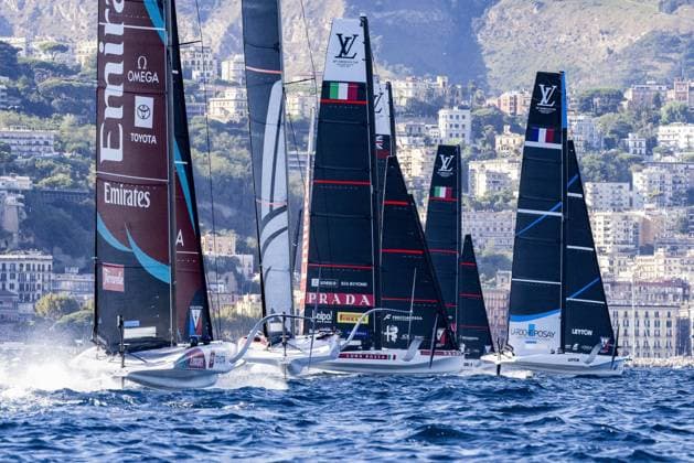 IPA88968946 - Day 1 of the Louis Vuitton 38th America s Cup Preliminary Regatta in Naples. AC40 foiling monotypes racing across the Gulf of Naples, featuring intense fleet action from all participating syndicates, including Emirates Team New Zealand, Luna Rossa Prada Pirelli, GB1, Tudor Team Alinghi, and other international teams on the official race course. During the Louis Vuitton 38th America s Cup Preliminary Regatta in Naples, a sailing race in Naples, Italy, on September 25, 2026 Copyright: xCarloxDixSanto IPAxSportx xx IPA88968946