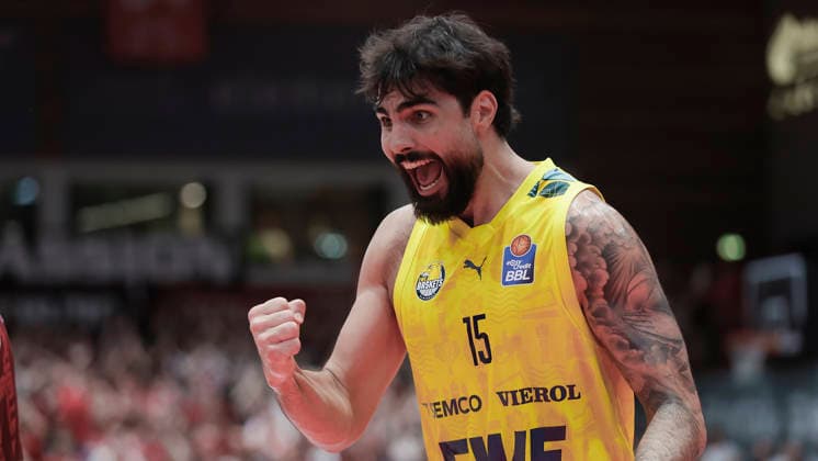 Im Bild: Jubel bei Marcel Kessen (EWE Baskets Oldenburg, 15) 25.09.2026, Fitness First Wuerzburg Baskets vs. EWE Baskets Oldenburg, easyCredit BBL, 2. Spieltag, Deutschland, 97072, tectake-Arena Wuerzburg, Copyright: HMBxMedia xJulienxBecker