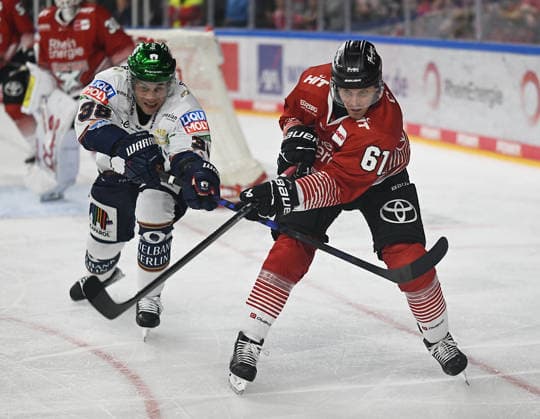 09.08.2026, xophax, KEC , Eishockey , Haie, DEL. LanxessArena : Kölner Haie gegen Eisbären Berlin V.l.n.rechts : Yannick Veilleux , links ( Eisbären ) und Markus Ljungh ( KEC ) Köln Cologne