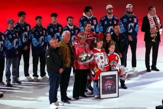 Sahnpark Crimmitschau 25.09.2026 Saison 2026 27 Eishockey 2. Bundesliga Hauptrunde Spiel 3 Kunsteisstadion Sachsen Eispiraten Eispiraten - Dresdner Eislöwen Verabschiedung Andre Schiedzold Ex Kapitän und Eigengewächs vom EPC Crimmitschau Sachsen Germany