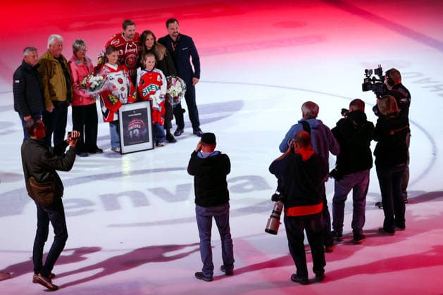 Sahnpark Crimmitschau 25.09.2026 Saison 2026 27 Eishockey 2. Bundesliga Hauptrunde Spiel 3 Kunsteisstadion Sachsen Eispiraten Eispiraten - Dresdner Eislöwen Verabschiedung Andre Schiedzold Ex Kapitän und Eigengewächs vom EPC Crimmitschau Sachsen Germany