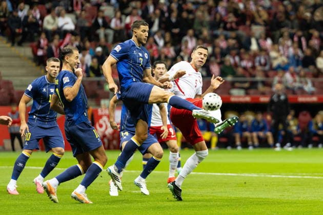 WARSZAWA 25.09.2026 MECZ 1. KOLEJKA GRUPA B4 LIGA NARODOW SEZON 2026 27: POLSKA - BOSNIA I HERCEGOWINA --- UEFA NATIONS LEAGUE FOOTBALL MATCH: POLAND - BOSNIA AND HERZEGOVINA ZIMRDIN SMAJLOVIC JAN BEDNAREK FOT. JAKUB MARKOWSKI 400MM.PL NEWSPIX.PL --- newspix.pl 