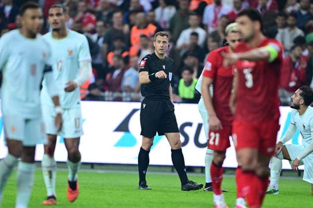 Turkiye v France - UEFA Nations League KOCAELI, TURKIYE - SEPTEMBER 25: Referee Felix Zwayer (C) officiates the UEFA Nations League A League Group 1 match between Turkiye and France at Kocaeli Stadium in Kocaeli, Turkiye, on September 25, 2026. Abdulhamid Hosbas Anadolu Kocaeli Turkey. Editorial use only. Please get in touch for any other usage.  Copyright: x2026xAnadoluxAbdulhamidxHosbasx