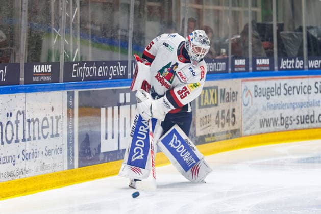 Olafr Schmidt (35, EHC Freiburg) beim Spiel zwischen ECDC Memmingen Indians v EHC Freiburg, Eishockey, Herren, DEL2, 2026 2027, 3.Spieltag am 25.09.2026 in Memmingen, Kutter Arena. Bayern Deutschland