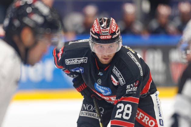 Markus Lillich (28, ECDC Memmingen Indians) beim Spiel zwischen ECDC Memmingen Indians v EHC Freiburg, Eishockey, Herren, DEL2, 2026 2027, 3.Spieltag am 25.09.2026 in Memmingen, Kutter Arena. Bayern Deutschland