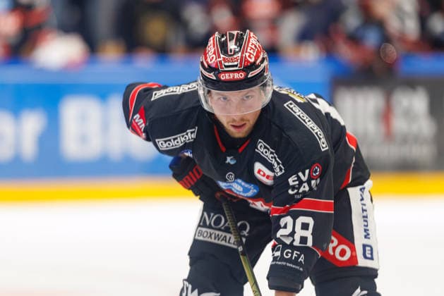 Markus Lillich (28, ECDC Memmingen Indians) beim Spiel zwischen ECDC Memmingen Indians v EHC Freiburg, Eishockey, Herren, DEL2, 2026 2027, 3.Spieltag am 25.09.2026 in Memmingen, Kutter Arena. Bayern Deutschland