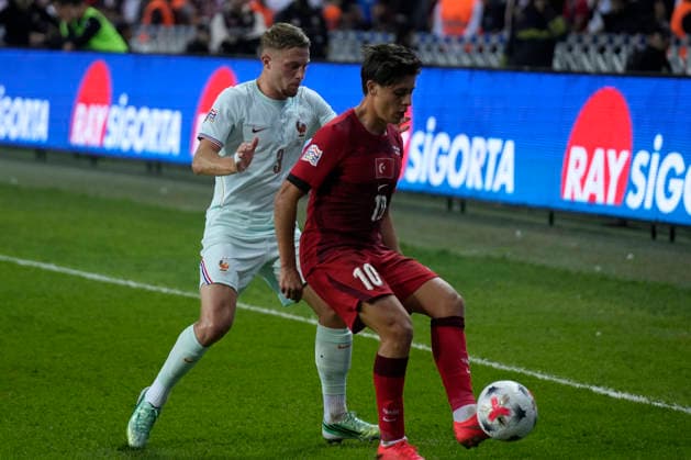 September 25, 2026, Kocaeli, Kocaeli, Turkey: Adrien Truffert (L) of France in action against Arda Guler (R) of Turkey during the UEFA Nations League 2026 27 group phase match between Turkey and France at Kocaeli Stadium in Kocaeli, Turkey, on September 25, 2026. Turkey V France - UEFA Nations League 2026 27 Group A1 MD1  - ZUMAu194 0867867466st Copyright: xTolgaxUluturkx