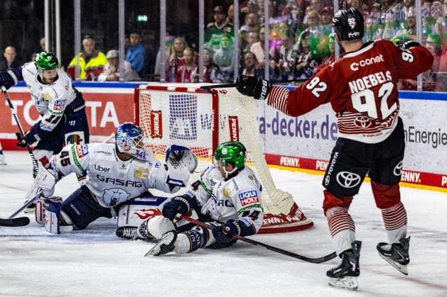 Der ehemalige Berliner Spieler Marcel Noebels (Koelner Haie, 92) nach seinem Tor zum 4:5 Koelner Haie vs. Eisbaeren Berlin, Eishockey, Penny DEL, Spieltag 03, 2026 2027, 25.09.2026 Koelner Haie vs. Eisbaeren Berlin, Eishockey, Penny DEL, Spieltag 03, 2026 2027, 25.09.2026 Koeln Copyright: xEibner-Pressefoto GerhardxWingenderx EP_GWR